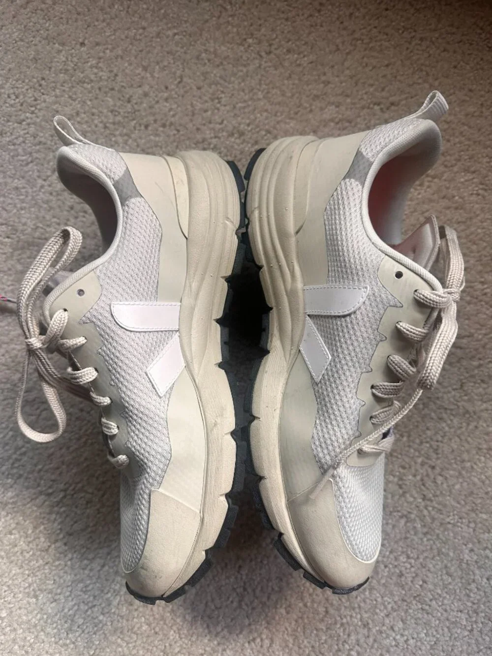 Veja Dekkan Alveomesh sneakers size 9!